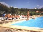 nudisti in piscina